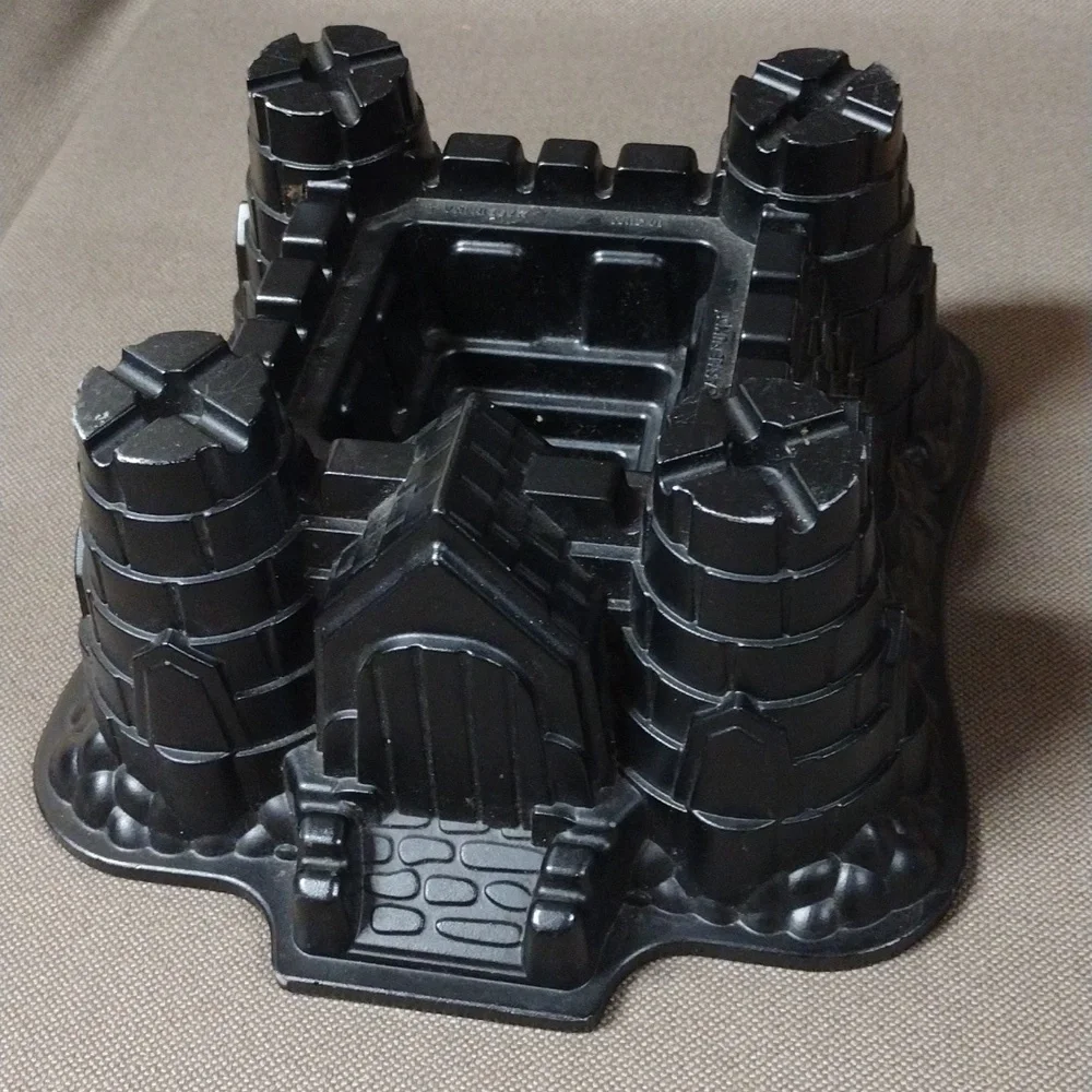 NORDIC WARE castle bundt pan